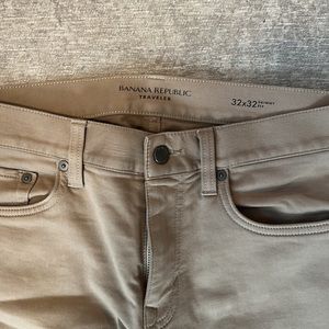 Banana Republic Traveler Pants - 32 x 32 - Khaki - Skinny